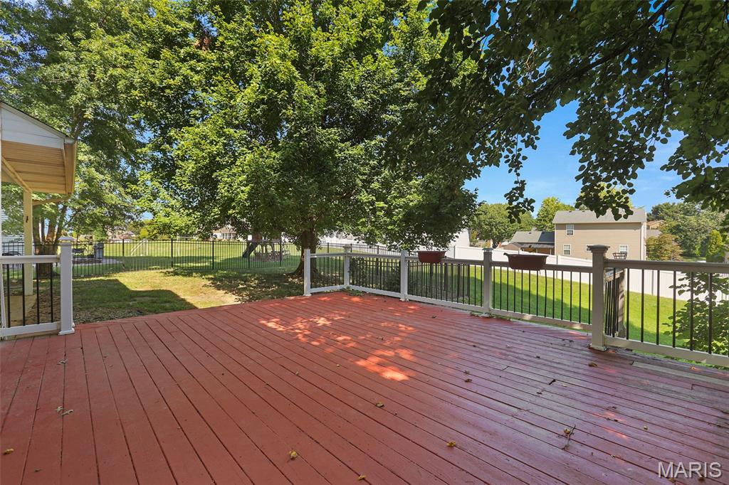824 Piquard Court Property Photo 29