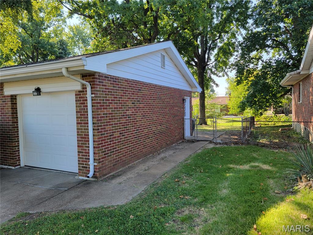 2020 Saint Stephen Drive Property Photo 4