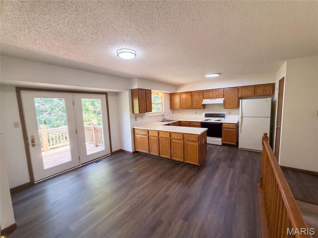 2827 Bromley Drive Property Photo 2