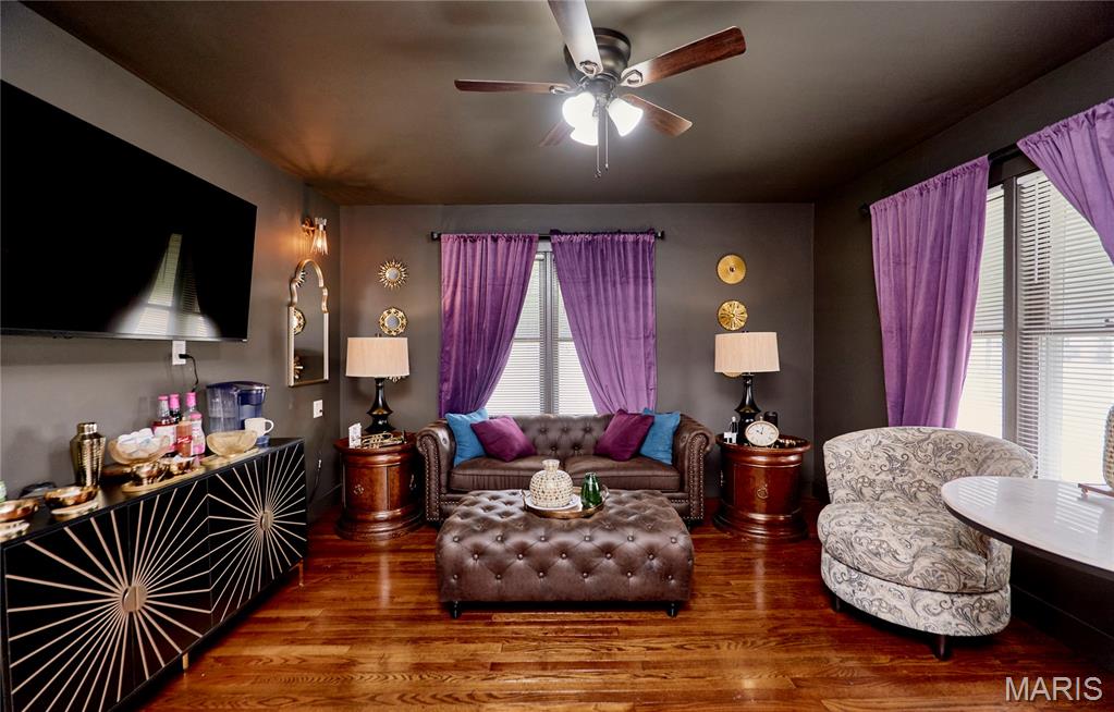 541 E Cherry Street Property Photo 2