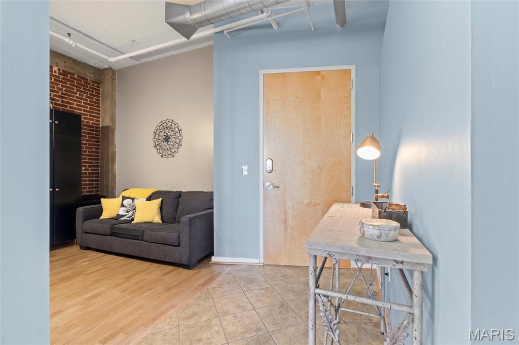 1627 Locust Street 406 Property Photo 7