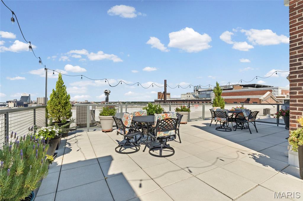 1627 Locust Street 406 Property Photo 28