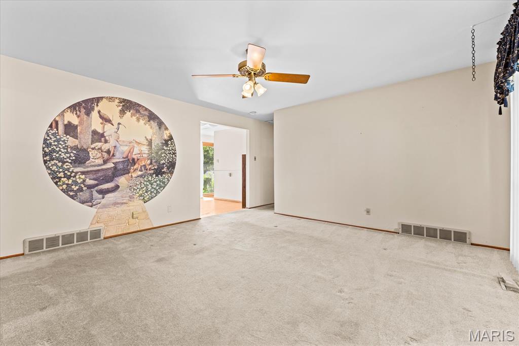 19 W Meadow Lane Property Photo 5