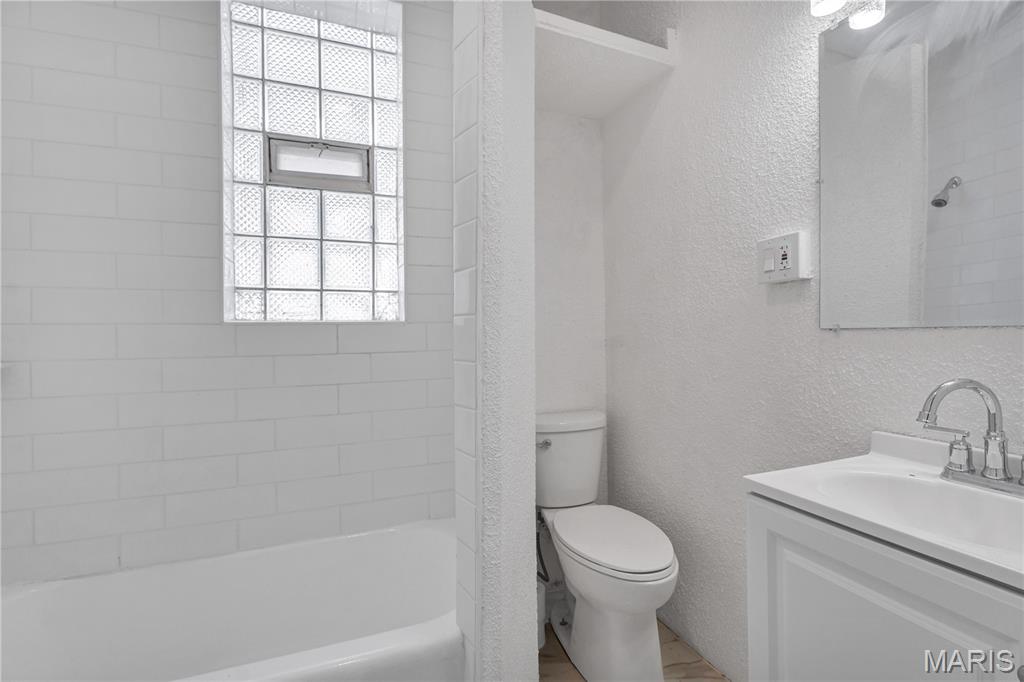 4163 Walsh Street Property Photo 12