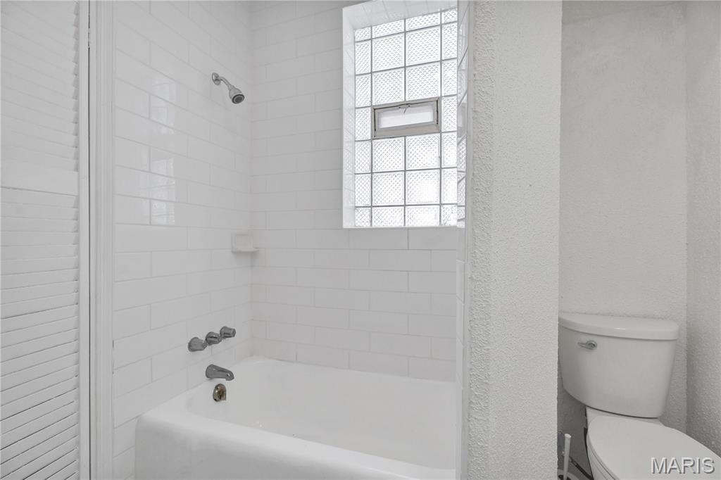 4163 Walsh Street Property Photo 13