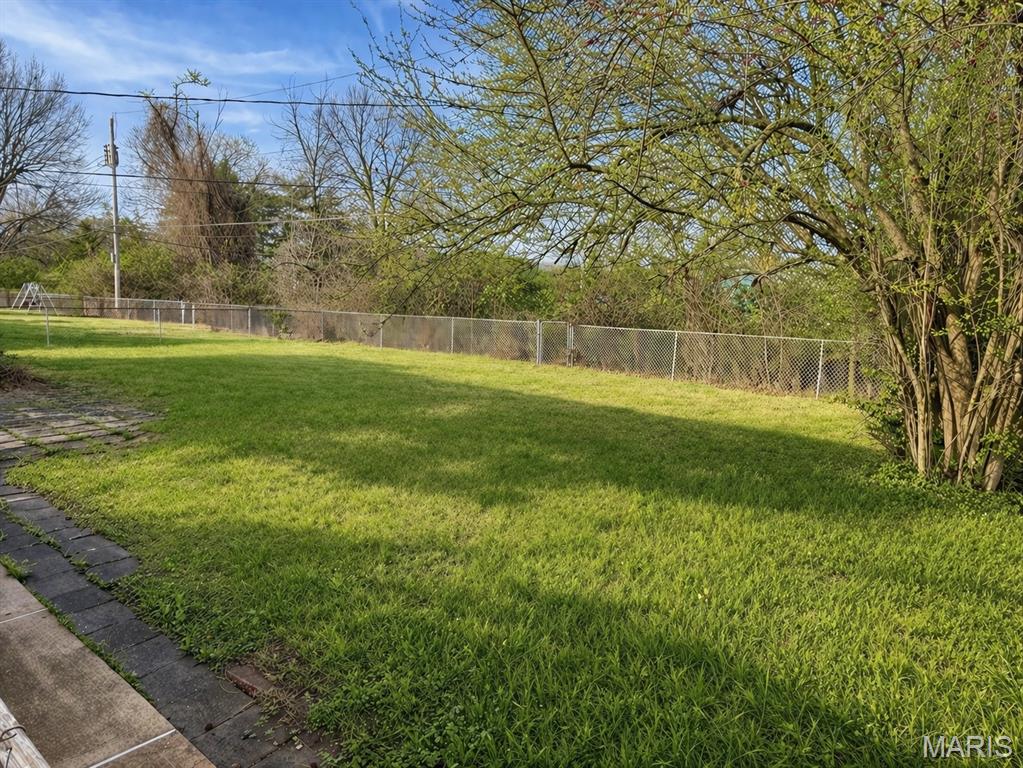 325 Royce Drive Property Photo 4
