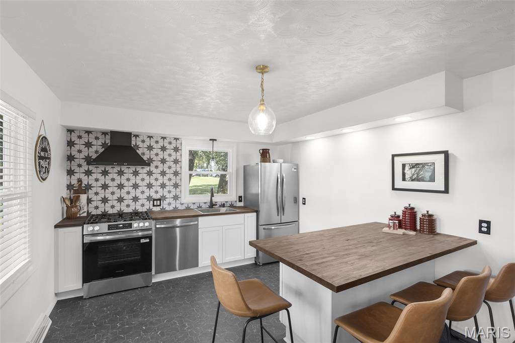 610 Broadway Street Property Photo 2