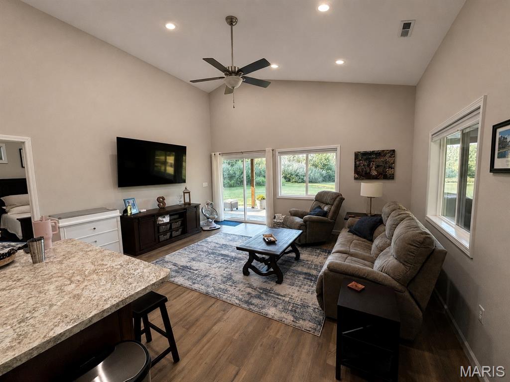 11117 Audrain Road 929 Property Photo 8