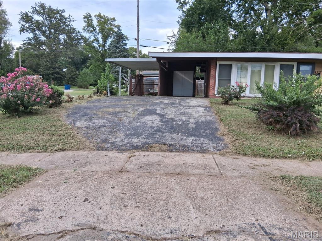 8337 Graybirch Drive Property Photo 3