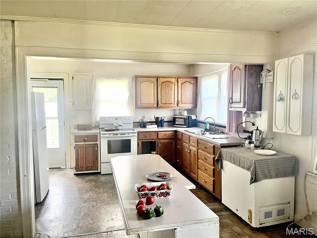 711 Allie Street Property Photo 6