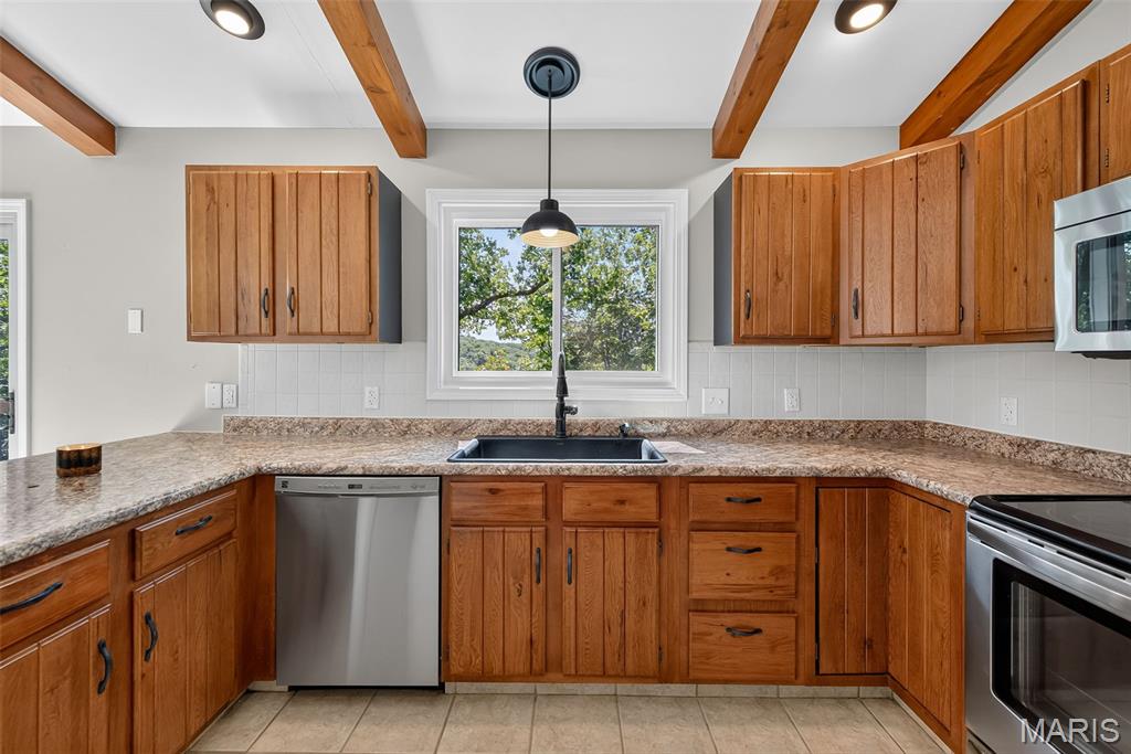 19 Greenview Drive Property Photo 17