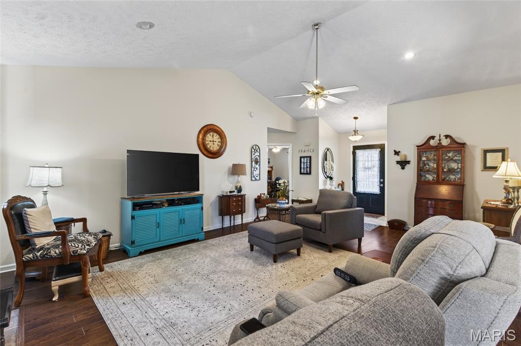 813 Oxford Drive Property Photo 7