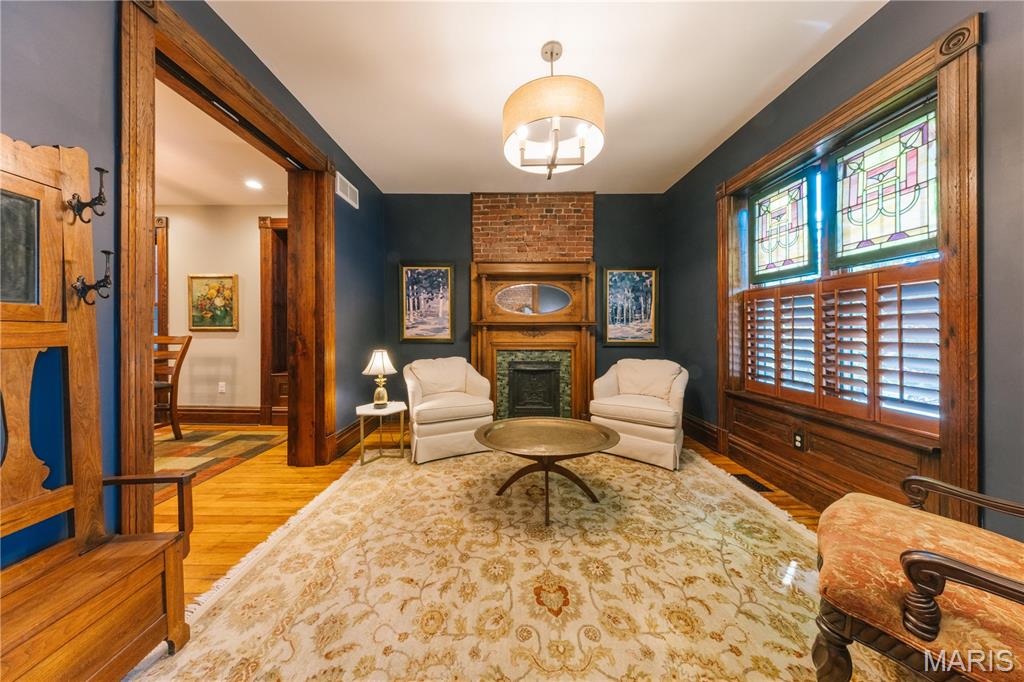 4535 Oakland Property Photo 6