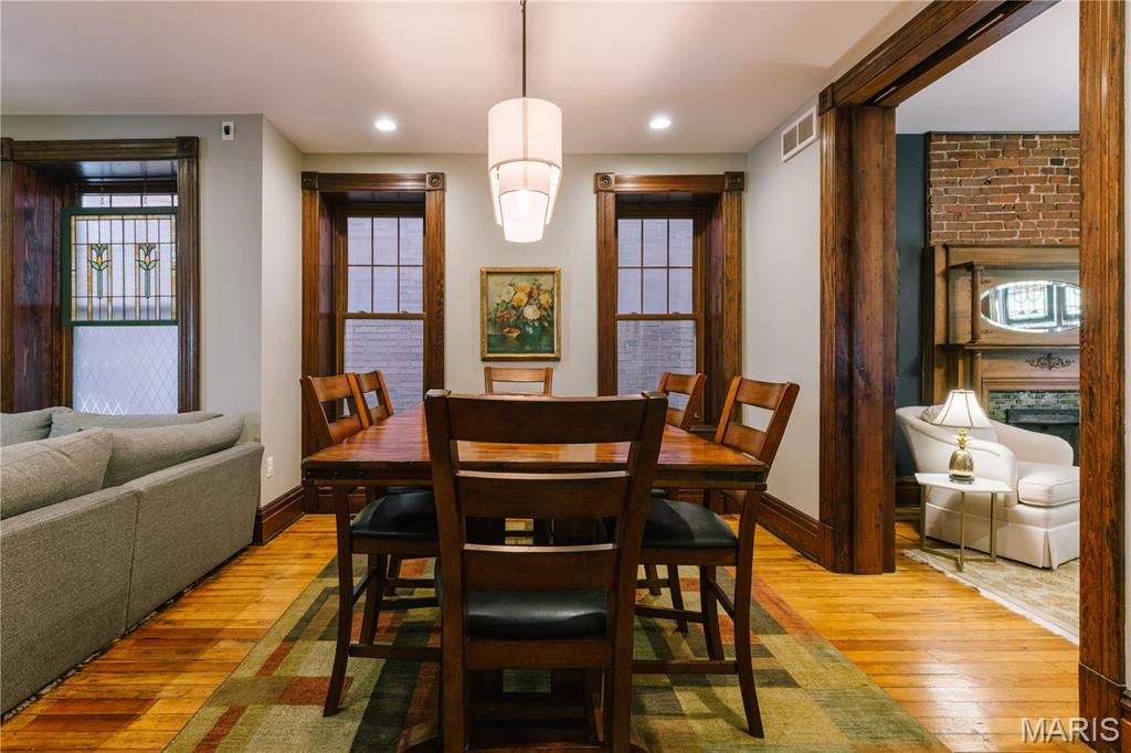 4535 Oakland Property Photo 9