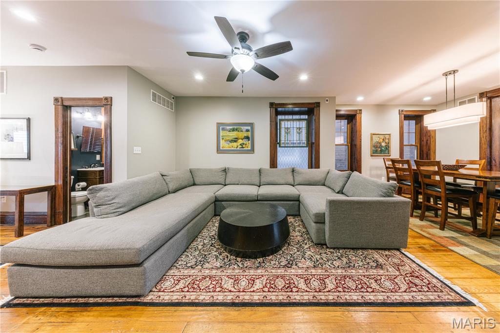 4535 Oakland Property Photo 14