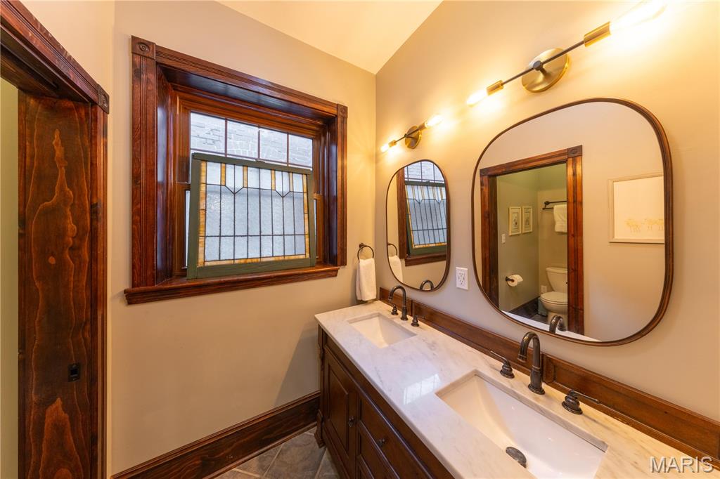 4535 Oakland Property Photo 43