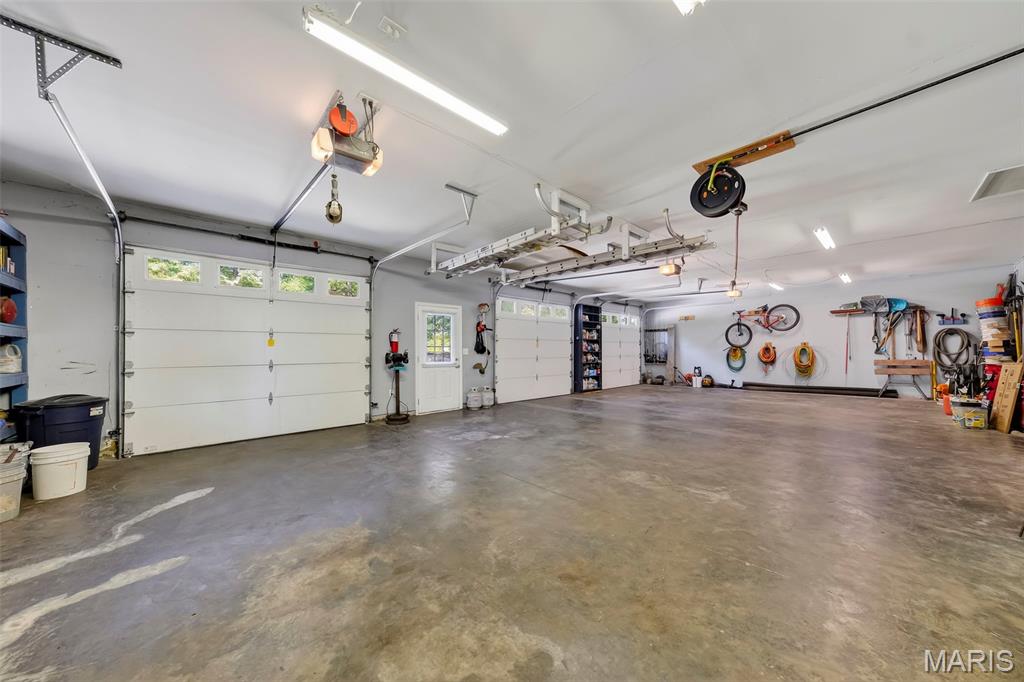 1564 Highway J Property Photo 4