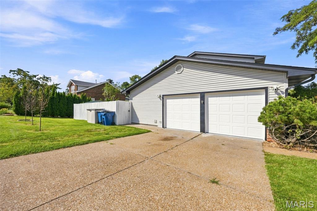 2902 Flameglow Drive Property Photo 4