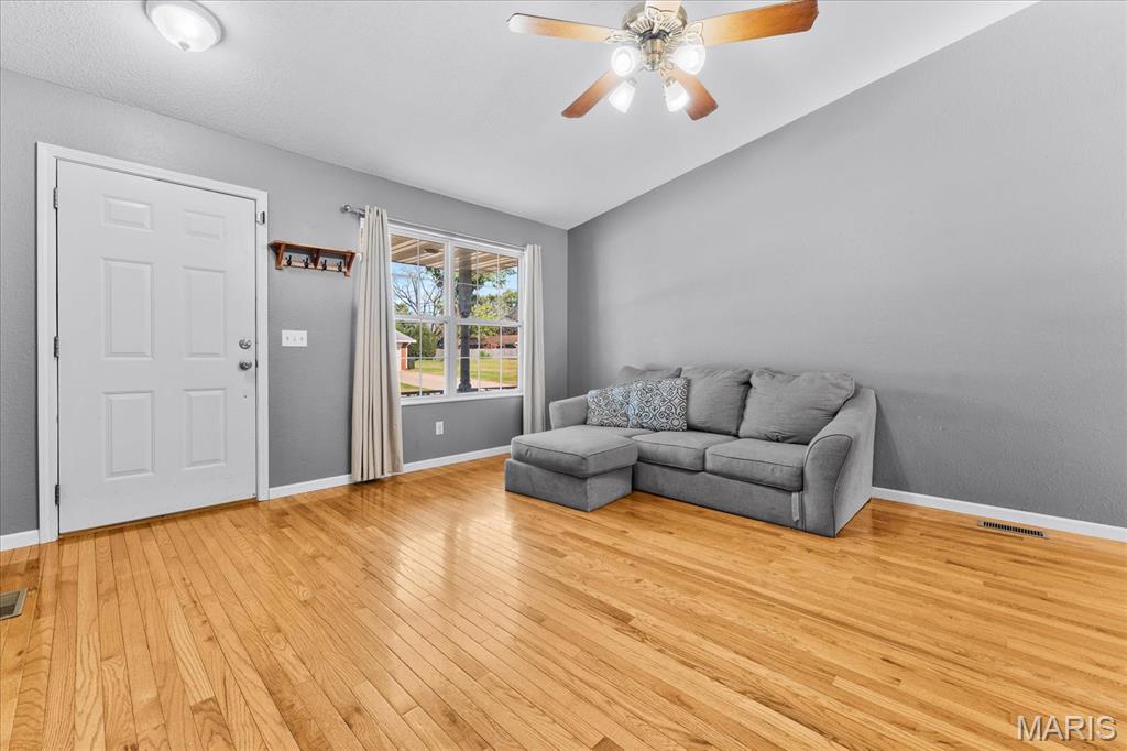 708 S Library Street Property Photo 7