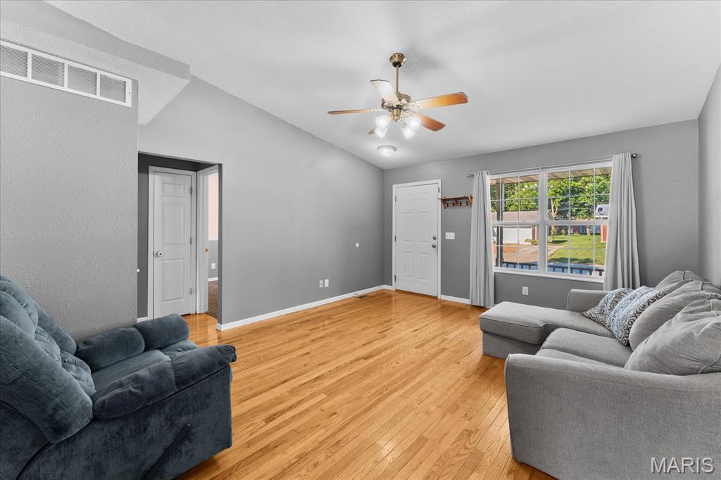 708 S Library Street Property Photo 8