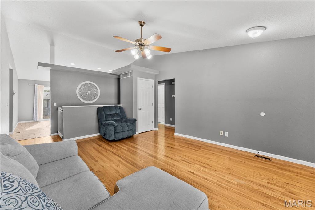 708 S Library Street Property Photo 9