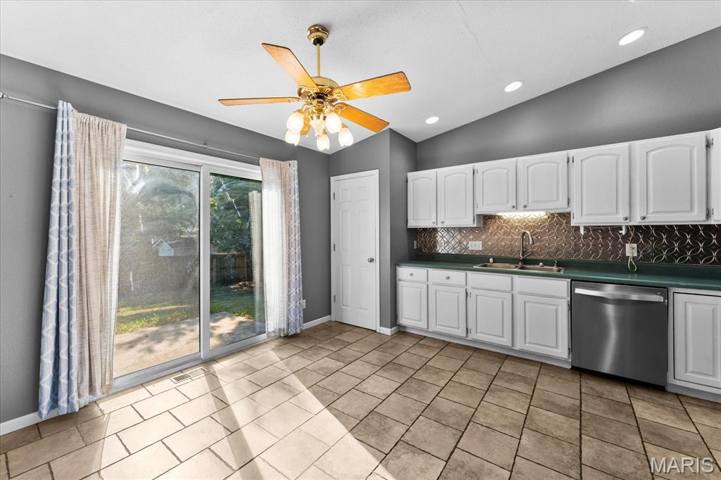 708 S Library Street Property Photo 11