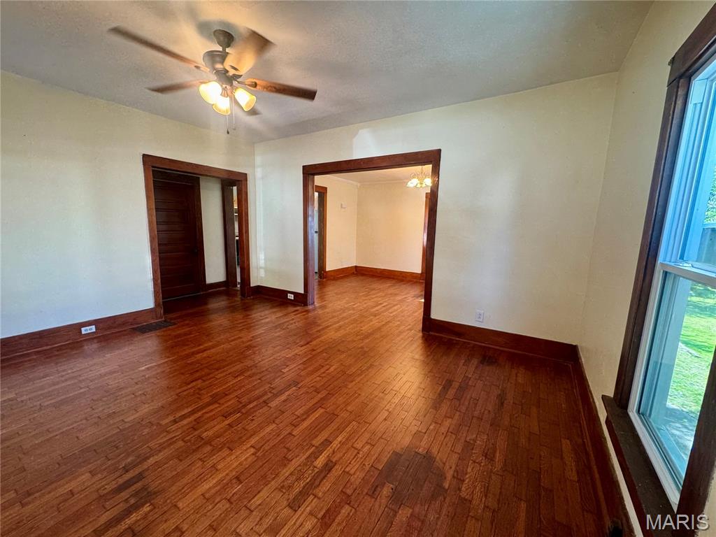 1628 Singleton Avenue Property Photo 7