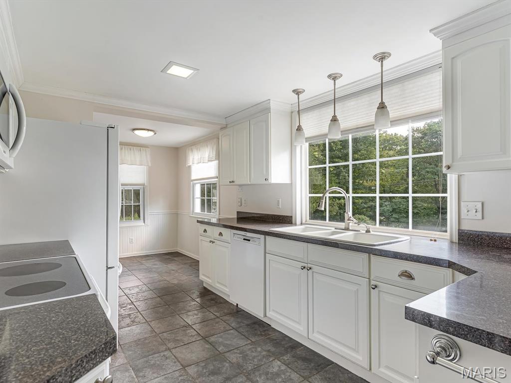 943 Sugarloaf Hill Road Property Photo 13