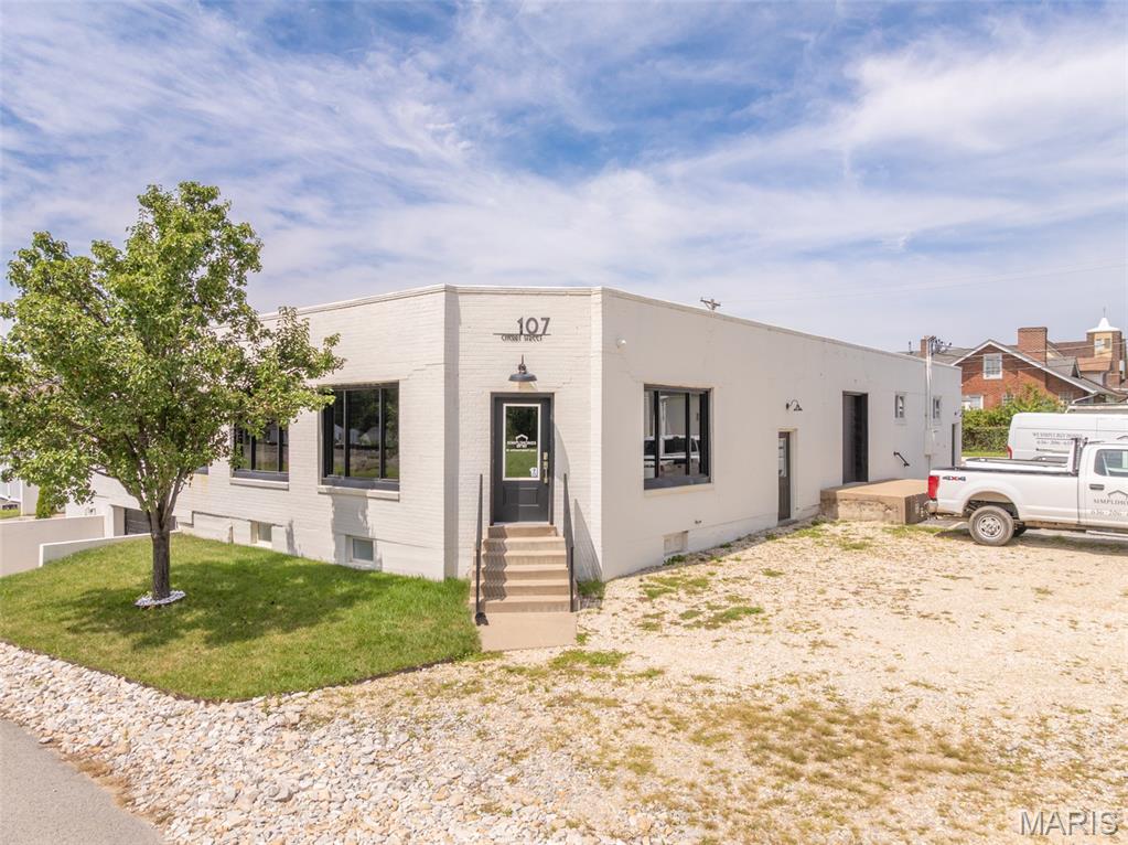 221 E 1st Street Property Photo 1