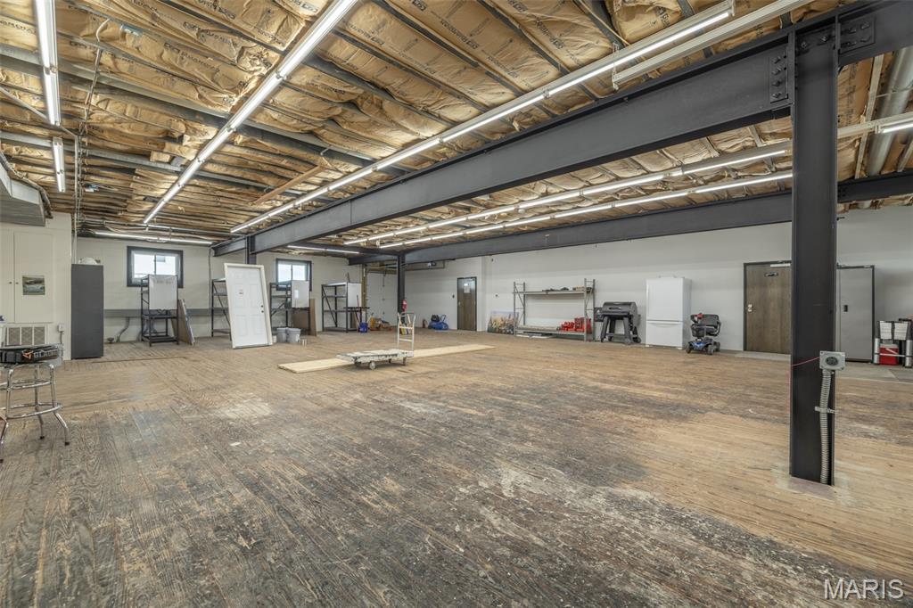221 E 1st Street Property Photo 16