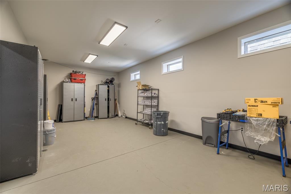 221 E 1st Street Property Photo 19