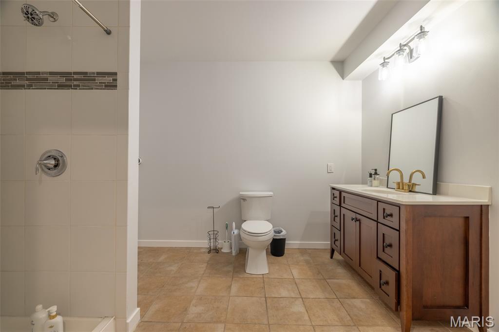 221 E 1st Street Property Photo 24