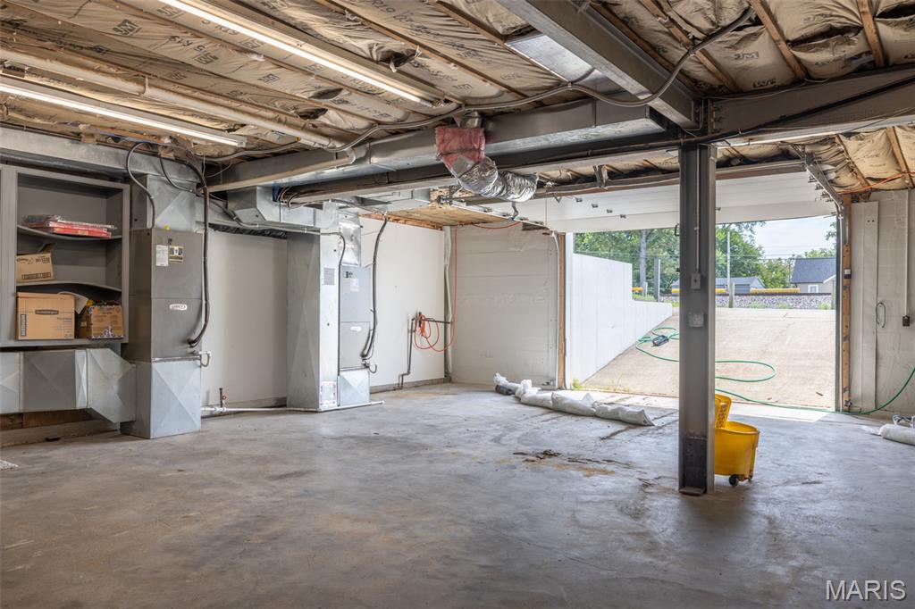 221 E 1st Street Property Photo 29
