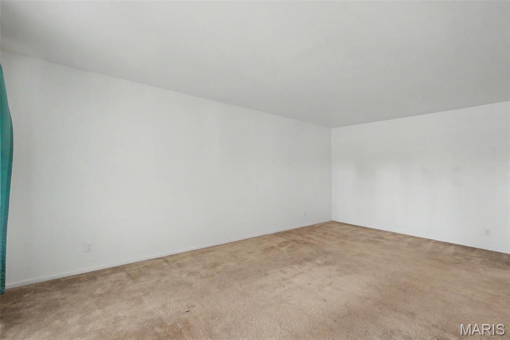 2025 Derhake Road Property Photo 4