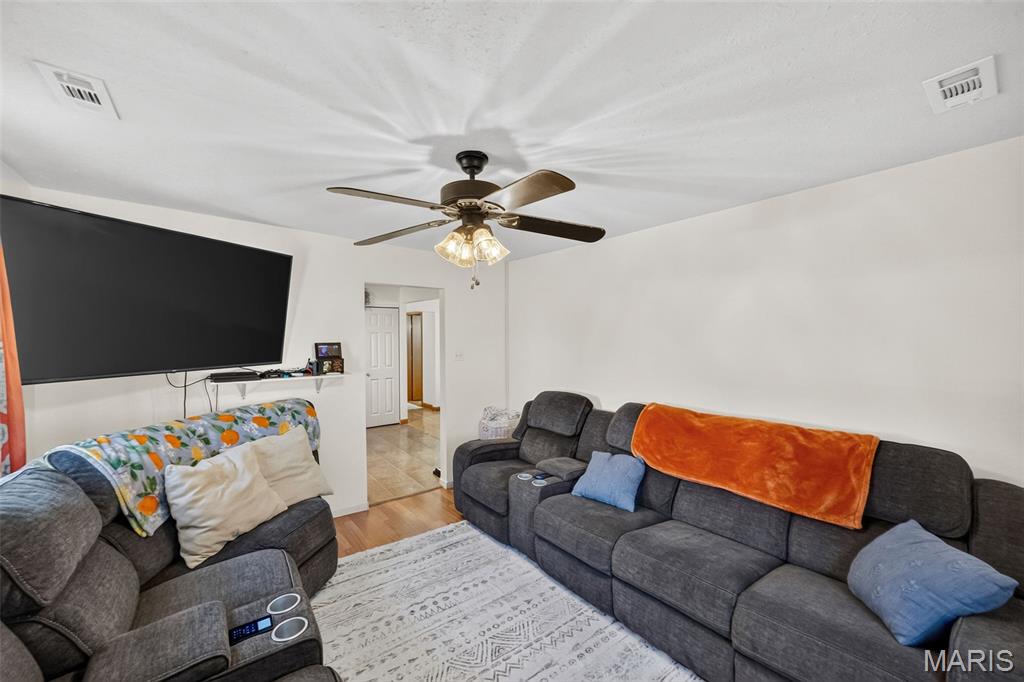 912 Huber Street Property Photo 3