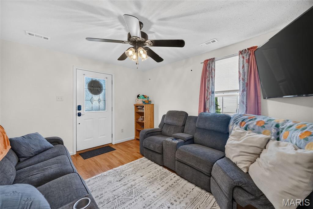 912 Huber Street Property Photo 4