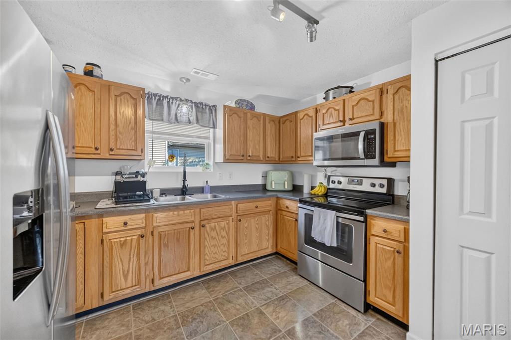 912 Huber Street Property Photo 5