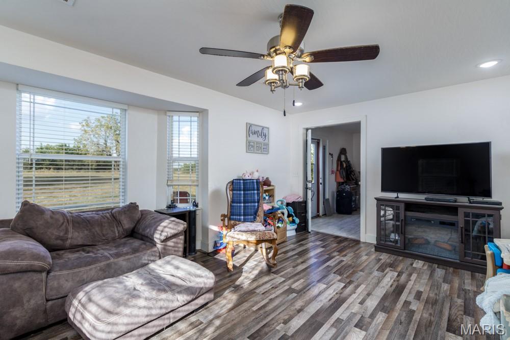 30170 Highway U Property Photo 2