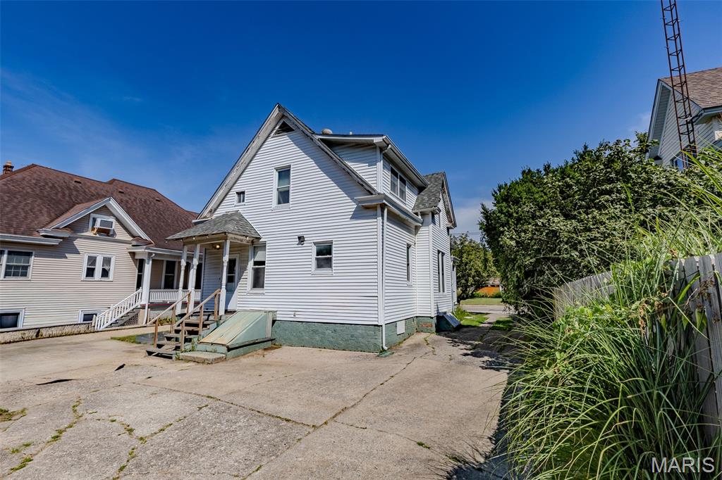 415 E 1st South Street Property Photo 6