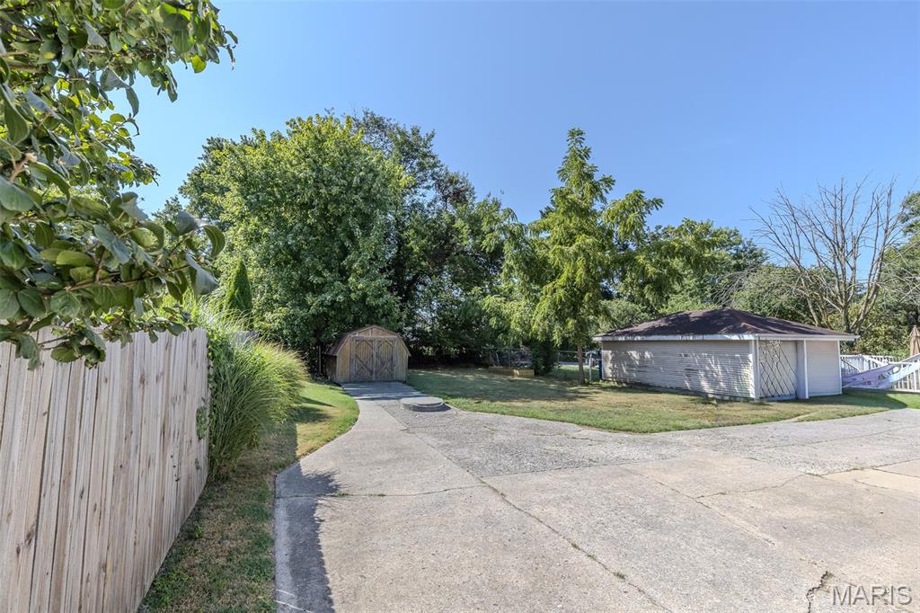 415 E 1st South Street Property Photo 7