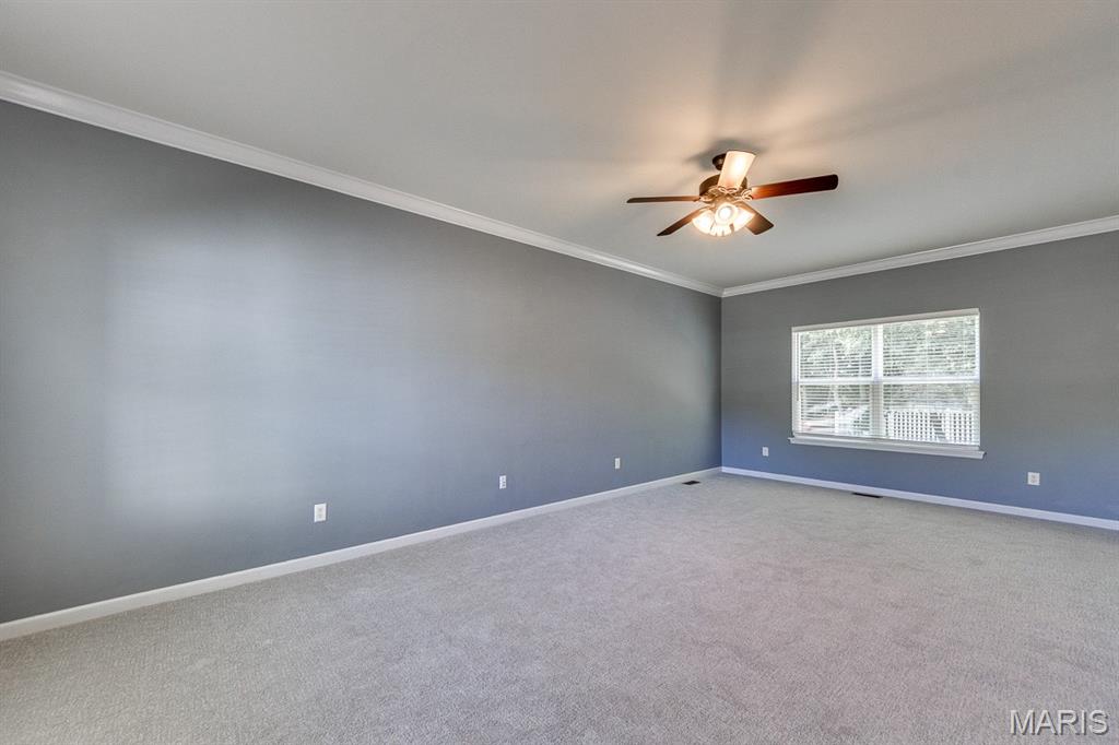 546 Springhurst Parkway Property Photo 3