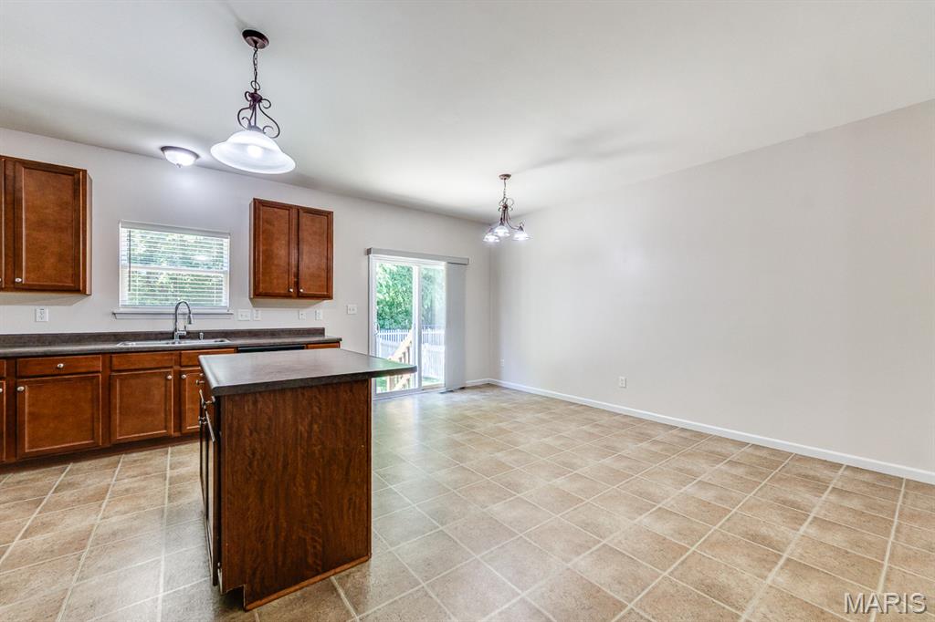 546 Springhurst Parkway Property Photo 7