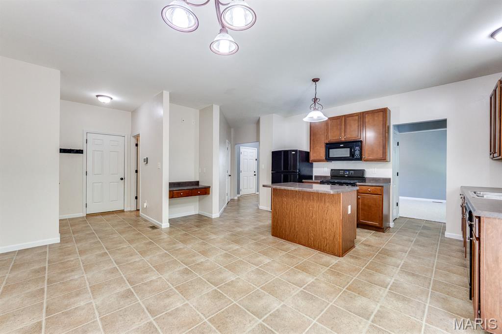 546 Springhurst Parkway Property Photo 9