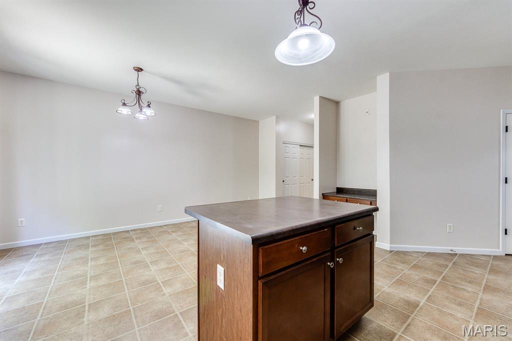 546 Springhurst Parkway Property Photo 10