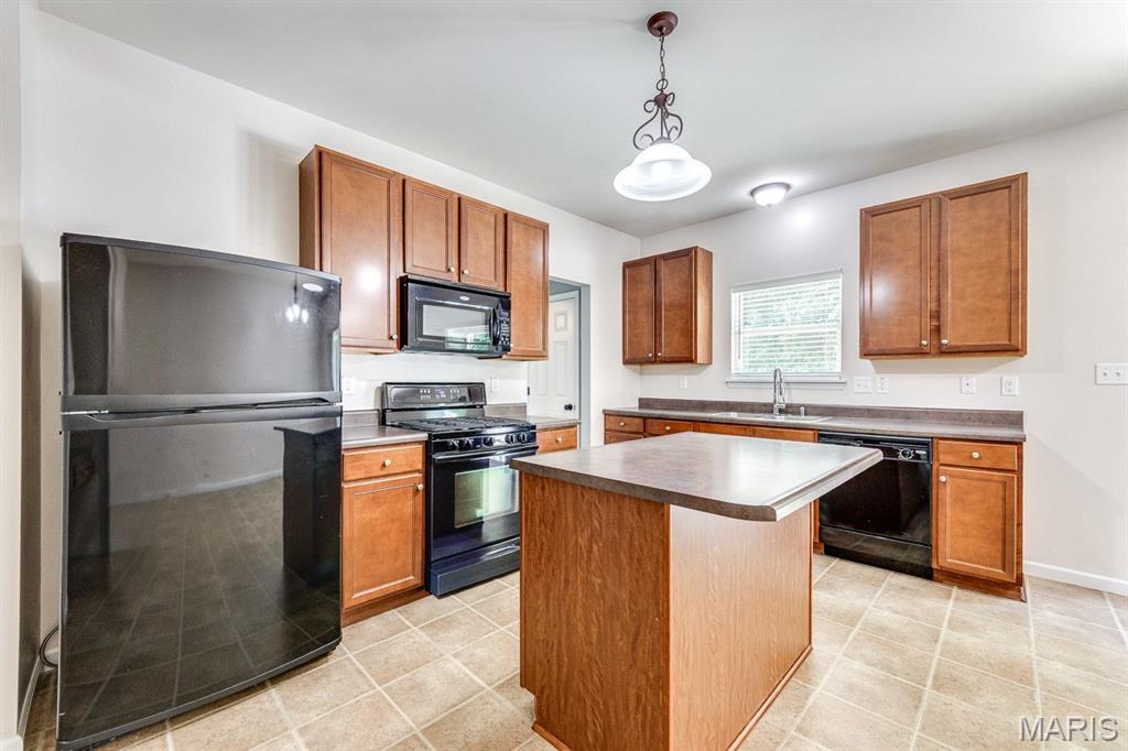 546 Springhurst Parkway Property Photo 11