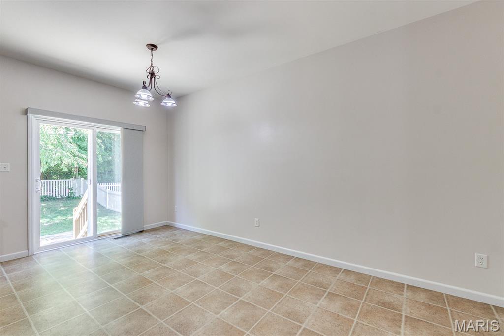 546 Springhurst Parkway Property Photo 12