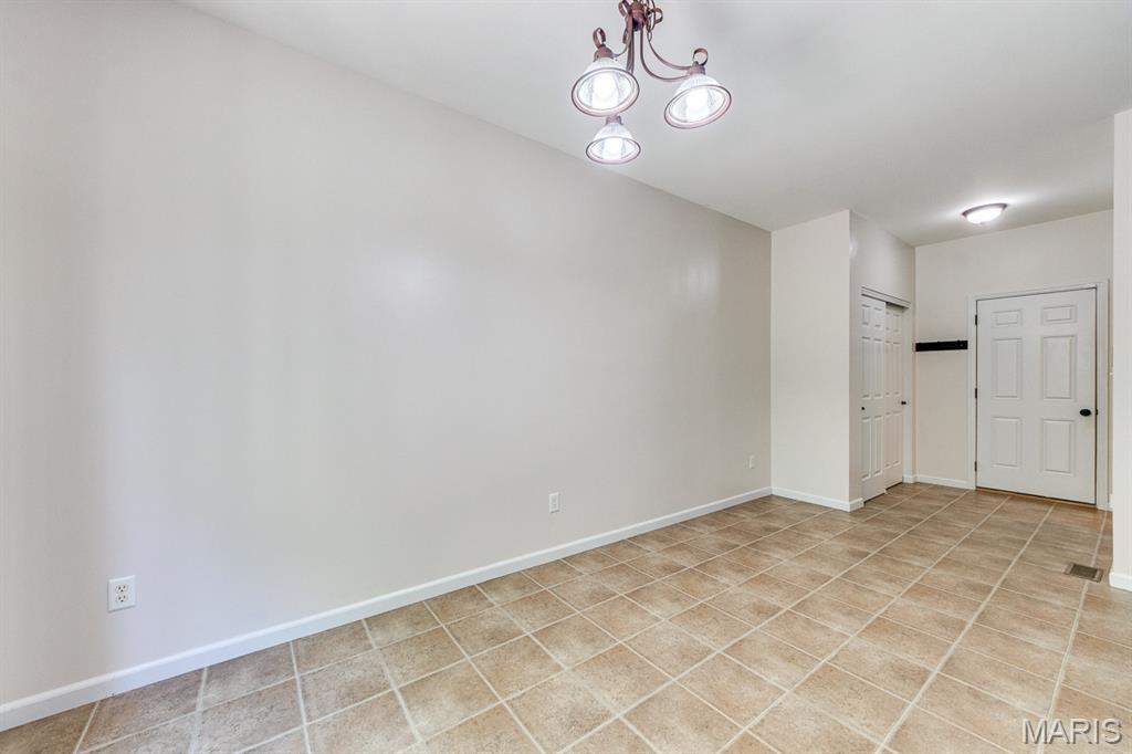 546 Springhurst Parkway Property Photo 14
