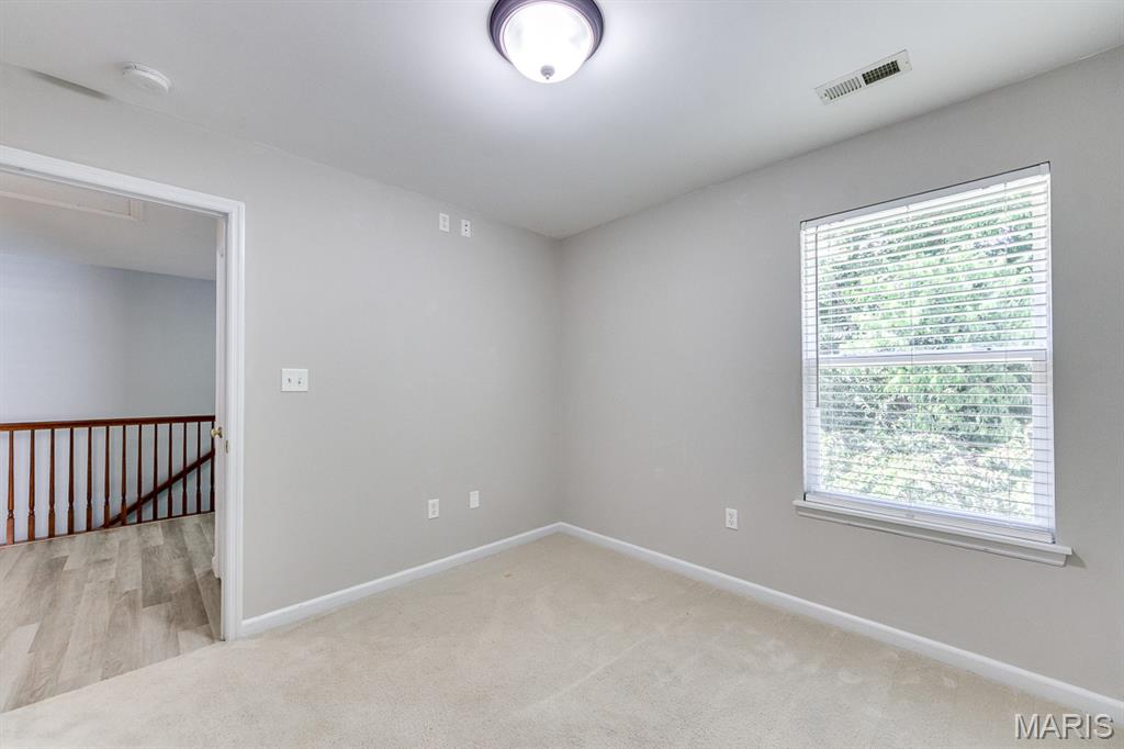 546 Springhurst Parkway Property Photo 28