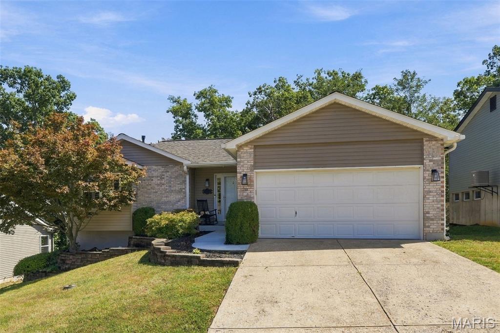 1712 12 Oaks Place Property Photo 1