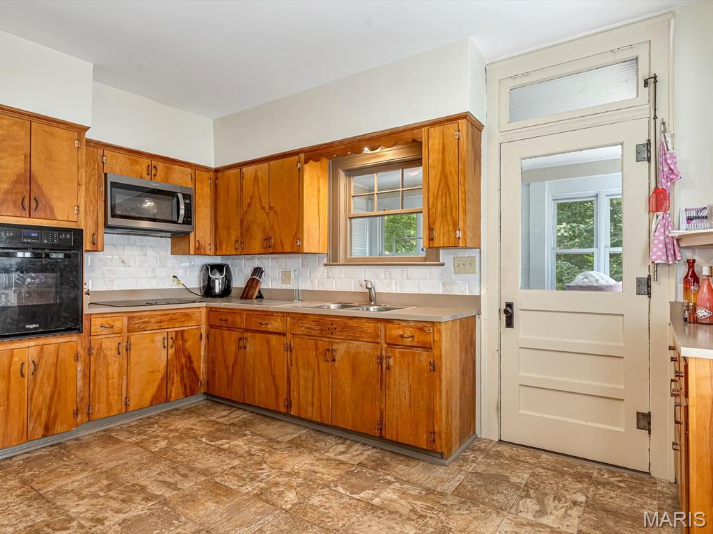 851 Washington Avenue Property Photo 6